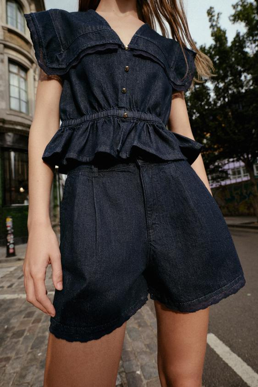 ZARА ДЖИНСОВЫЕ ШОРТЫ-БЕРМУДЫ 1975 С КРУЖЕВОМ, СИНИЙ