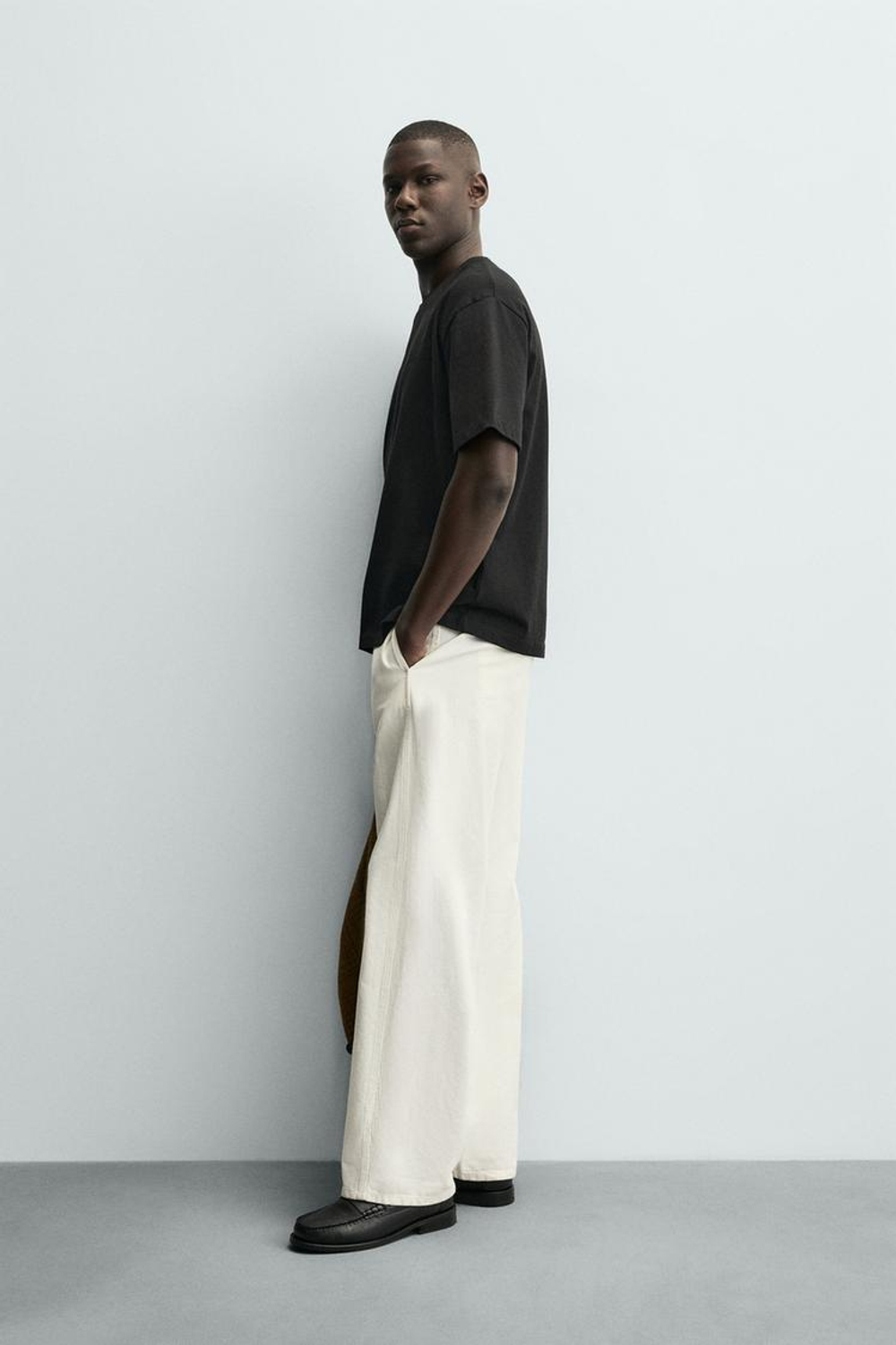 ZARA ФУТБОЛКА RELAXED FIT, ЧЕРНЫЙ