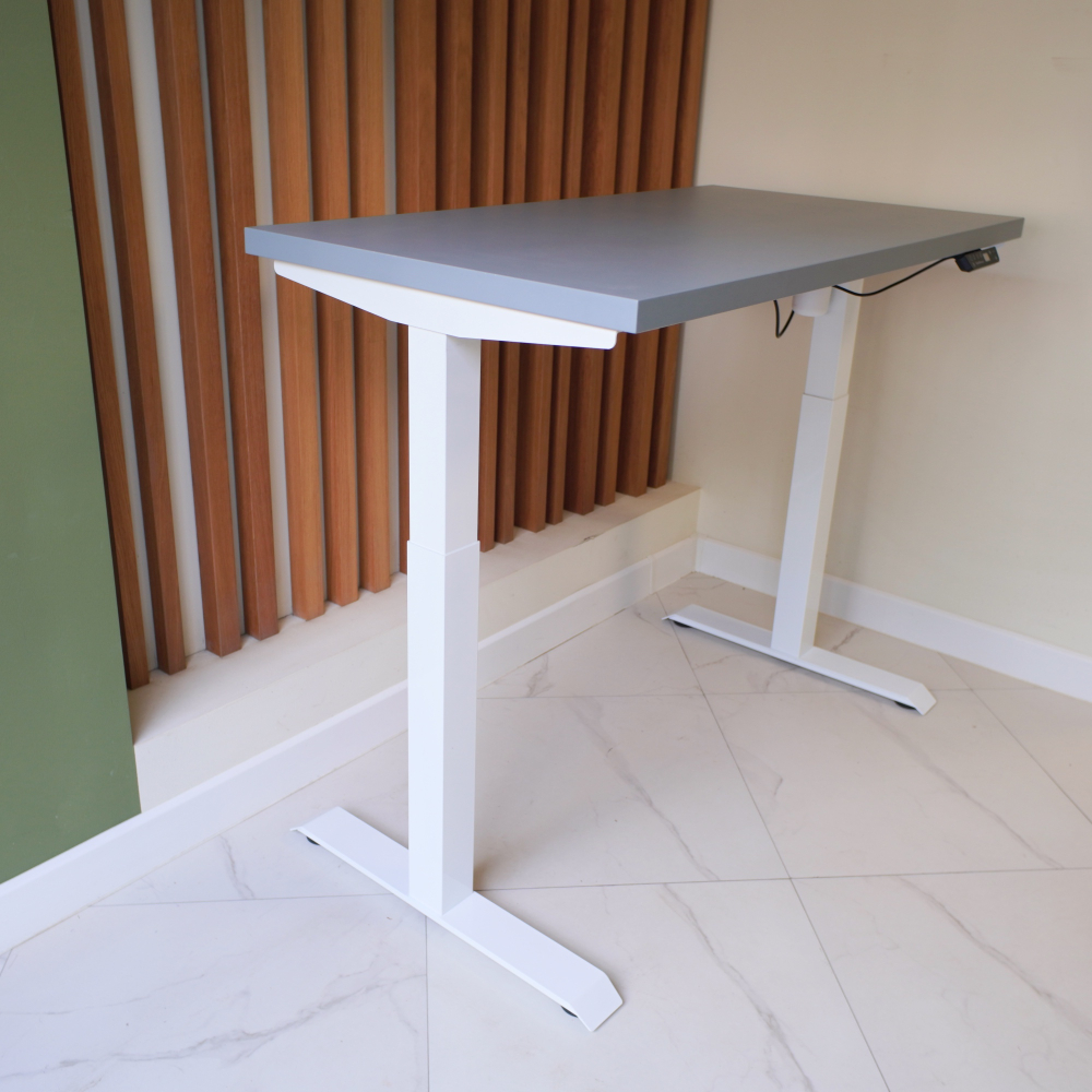Регулируемый компьютерный стол Motor UP с регулировкой по высоте — столешница МДФ серый