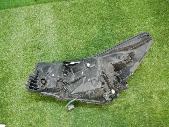 Битая Фара правая Subaru Forester 5 SK (2018-2021) LED