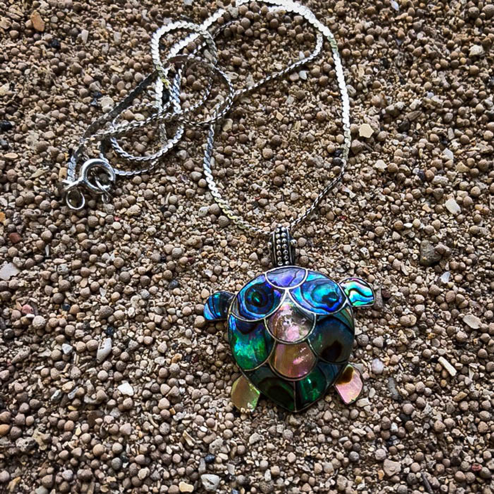 Кулон ЧЕРЕПАХА малый, серебро/цветной перламутр