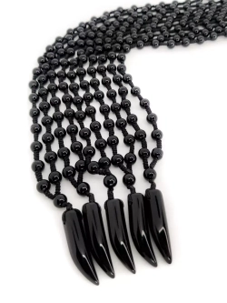 Четки бусы на шею с клыком из черного агата (имитация)