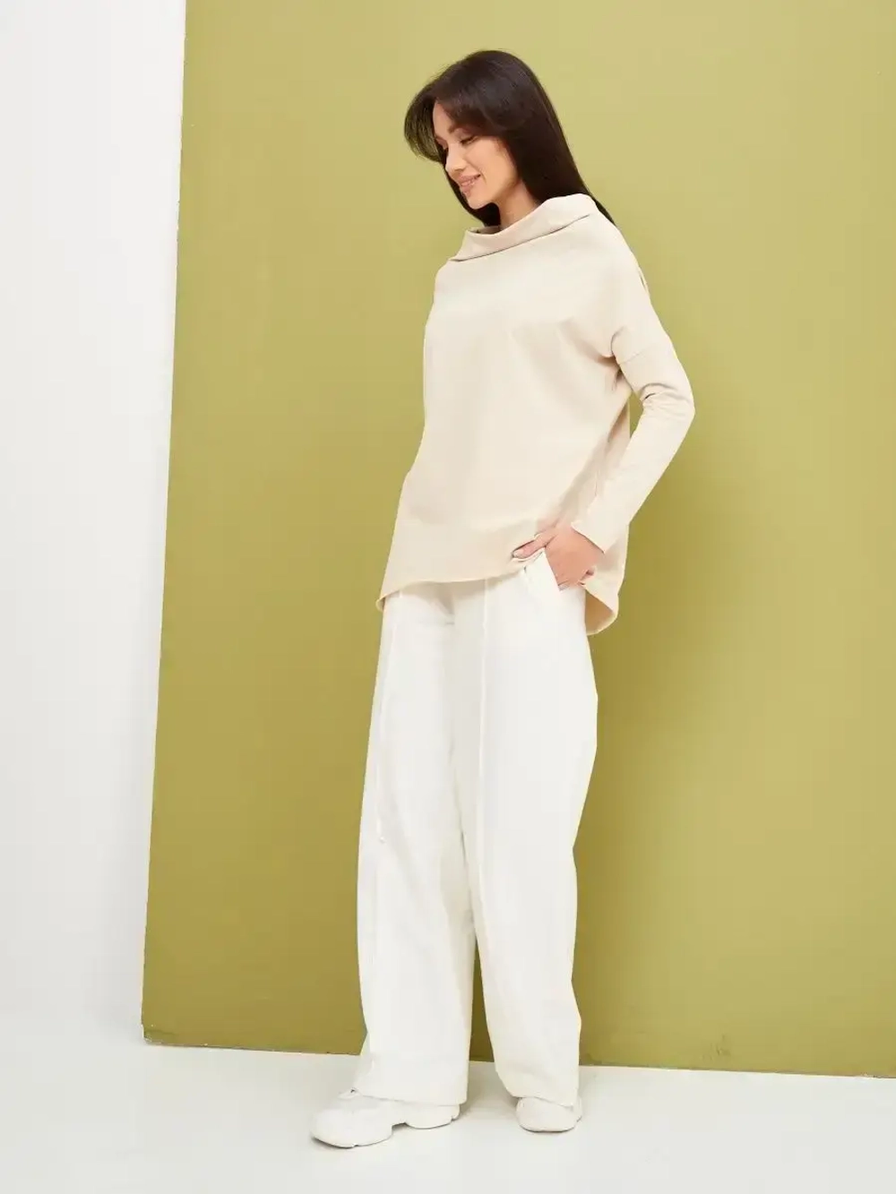 Лонгслив оверсайз с вырезом лодочка