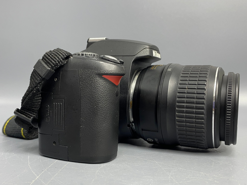Nikon D40 kit 18-55mm 3.5-5.6G II ED 10.000 кадров