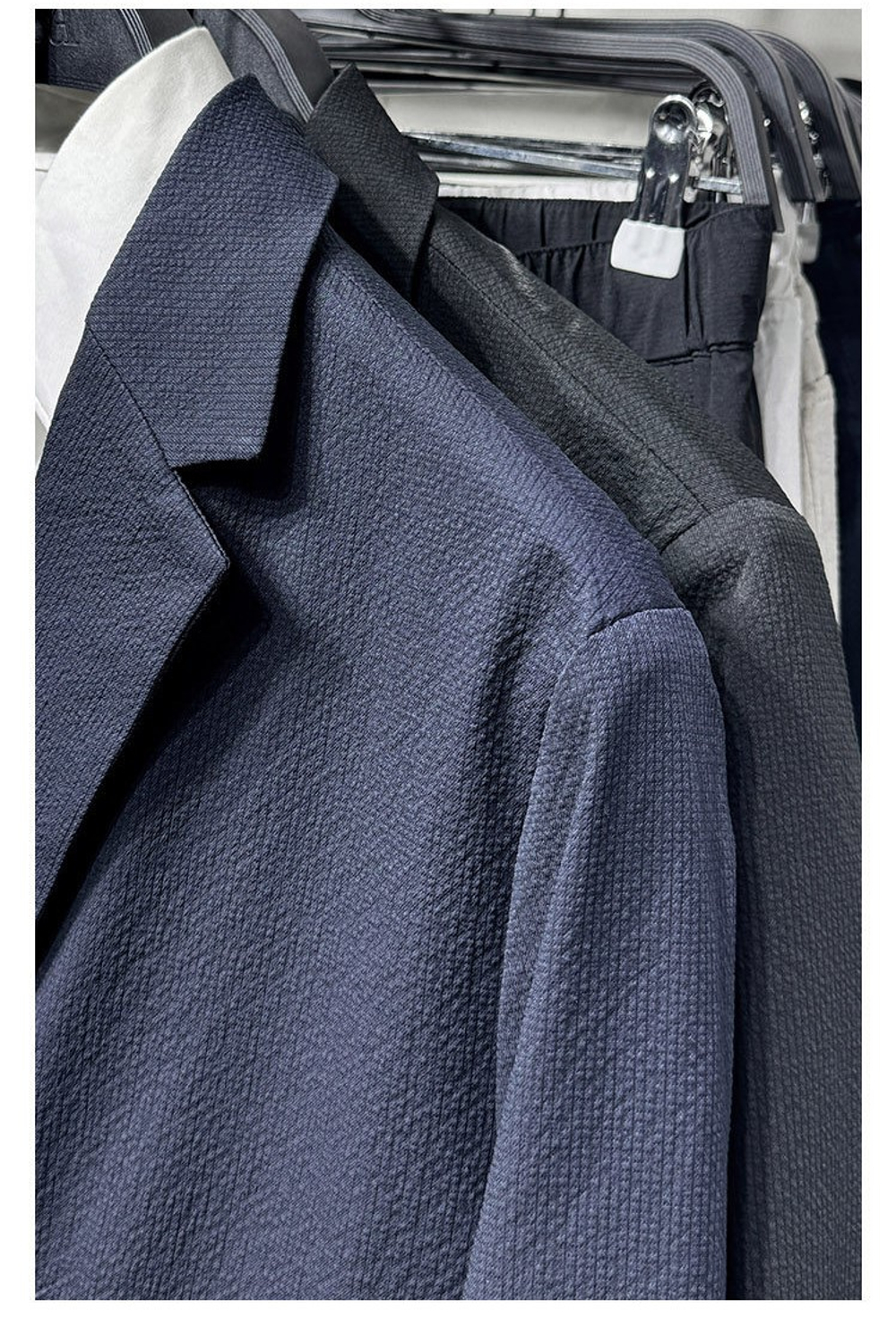 Лёгкий костюм из жатой ткани без подкладки