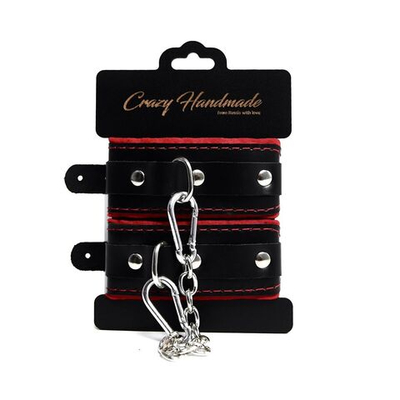 Черные наручники с красной подкладкой, строчками и скругленными ремешками (Цвет: черный с красным)