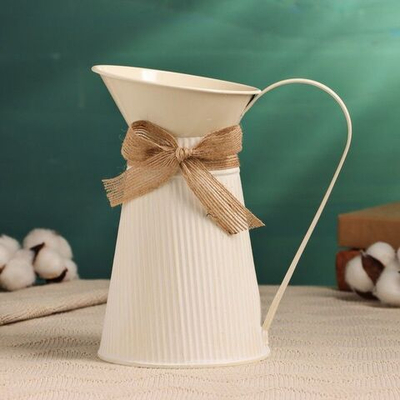 Белое металлическое кашпо «Кувшин Гленн» (Цвет: белый)