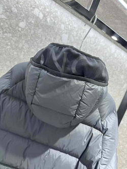 Пуховик Moncler