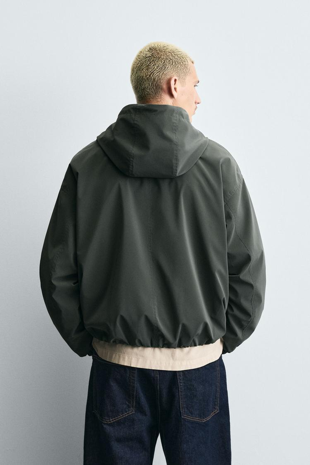 ZARA КУРТКА ИЗ ВЫСОКОТЕХНОЛОГИЧНОЙ ТКАНИ С КАПЮШОНОМ, СЕРО-СИНИЙ