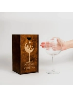 Бокал для вина с гравировкой в подарочной упаковке