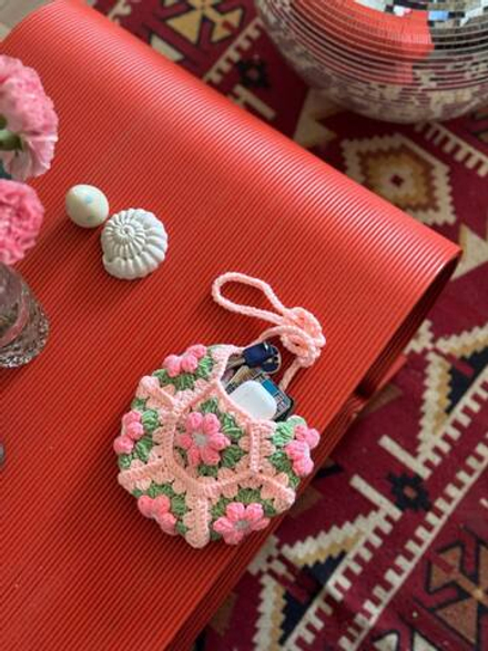 Сумочка вязанная "Цветочный узор", ручная работа, розовая