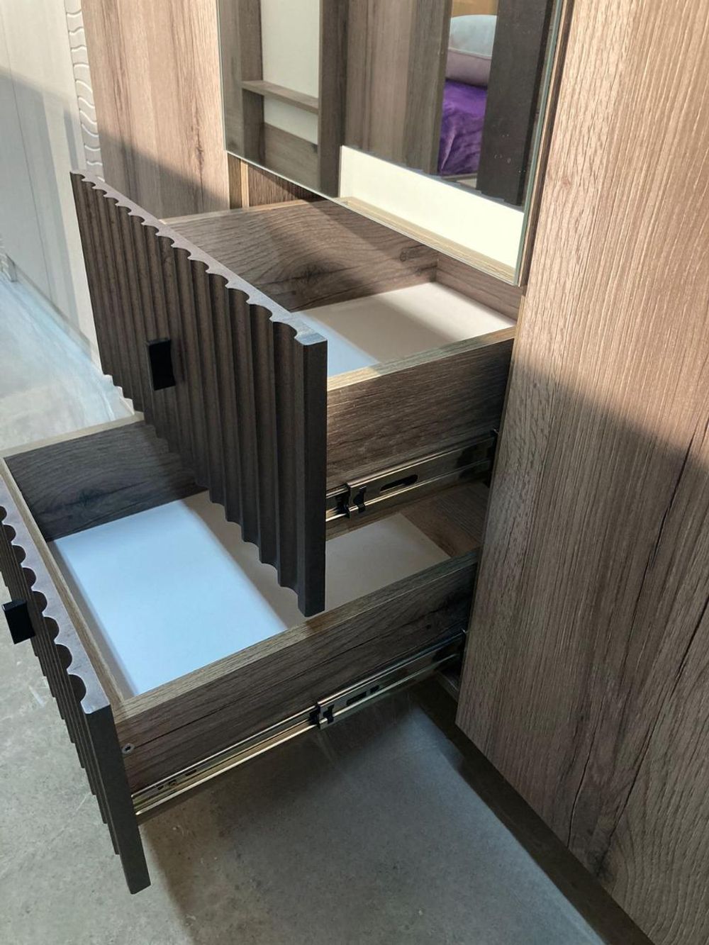 Шкаф 3-х дверн с ножками Ольга-3 Дуб делано серый/сильвер Пэлас