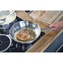 Zwilling Сковорода стальная Pro 24см неглубокая