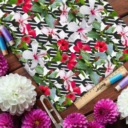 Ткань кулирная гладь яркие цветы на чёрно-белом фоне