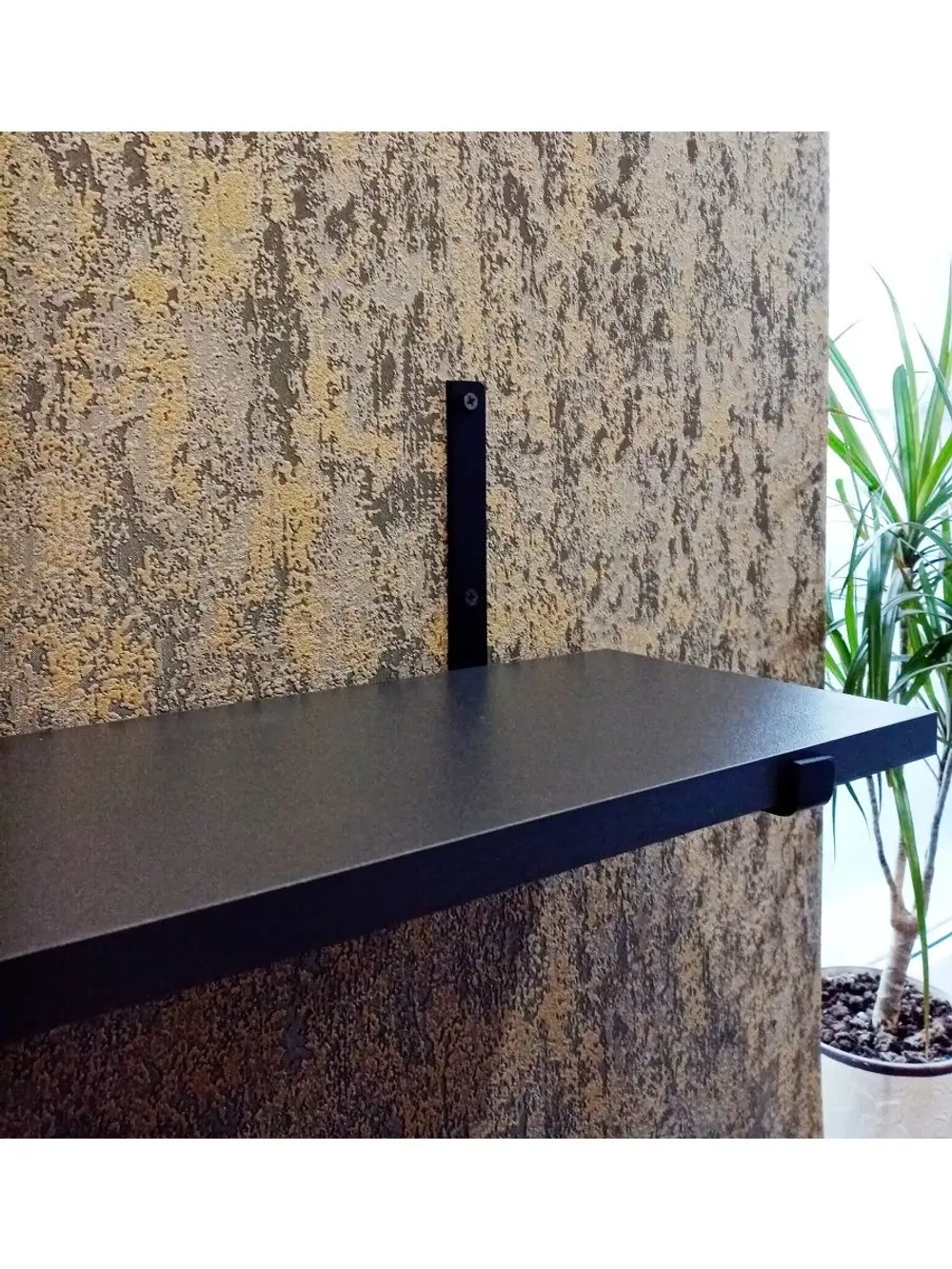 Полка настенная прямая на кронштейнах