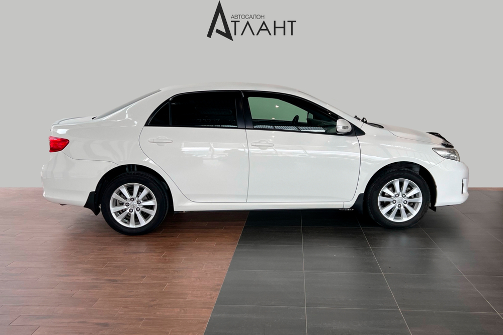 Toyota Corolla, 2011 год