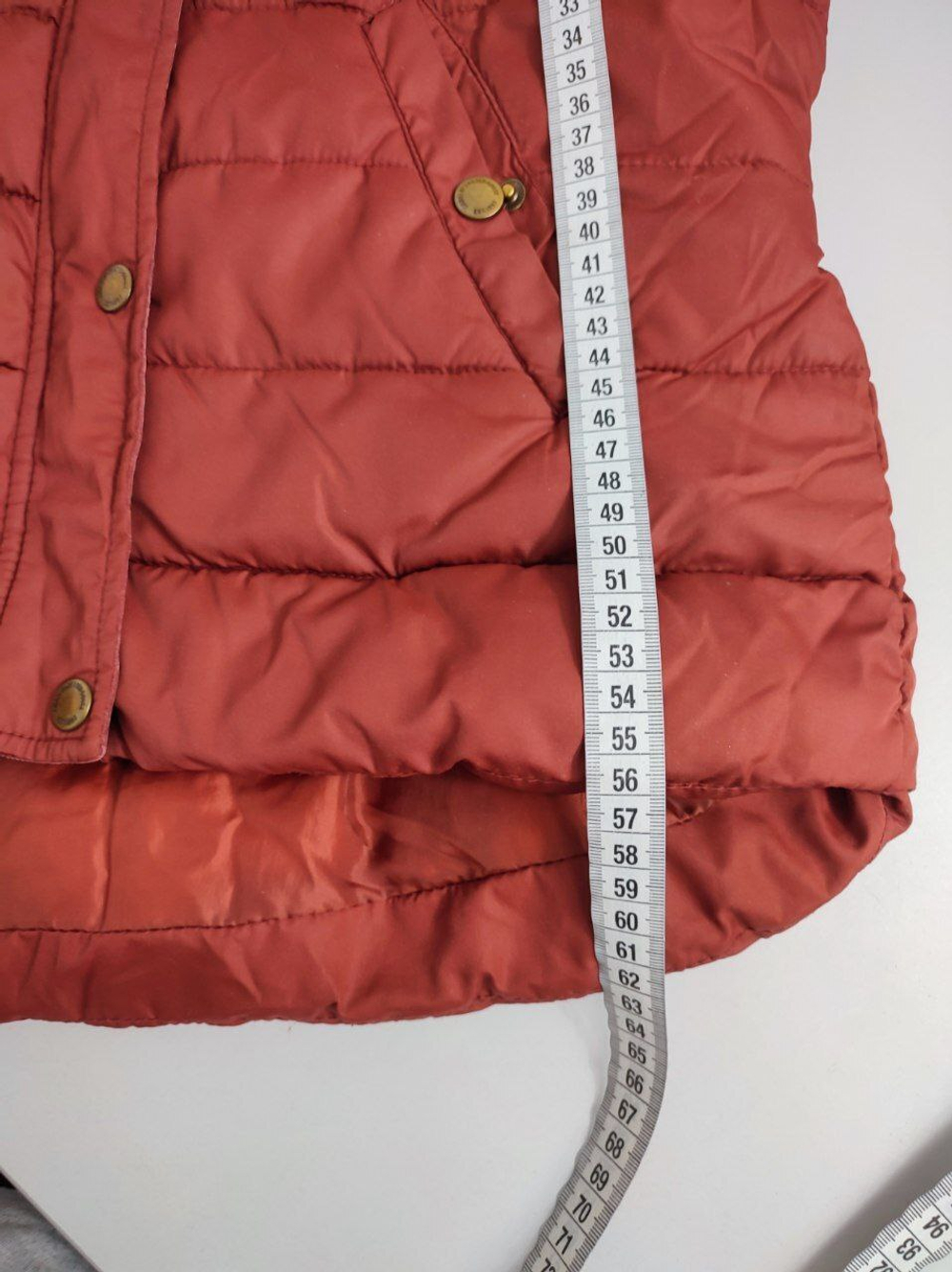 Жилет стеганый с капюшоном 46 размер