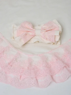 Кружевной уголок и бант на выписку