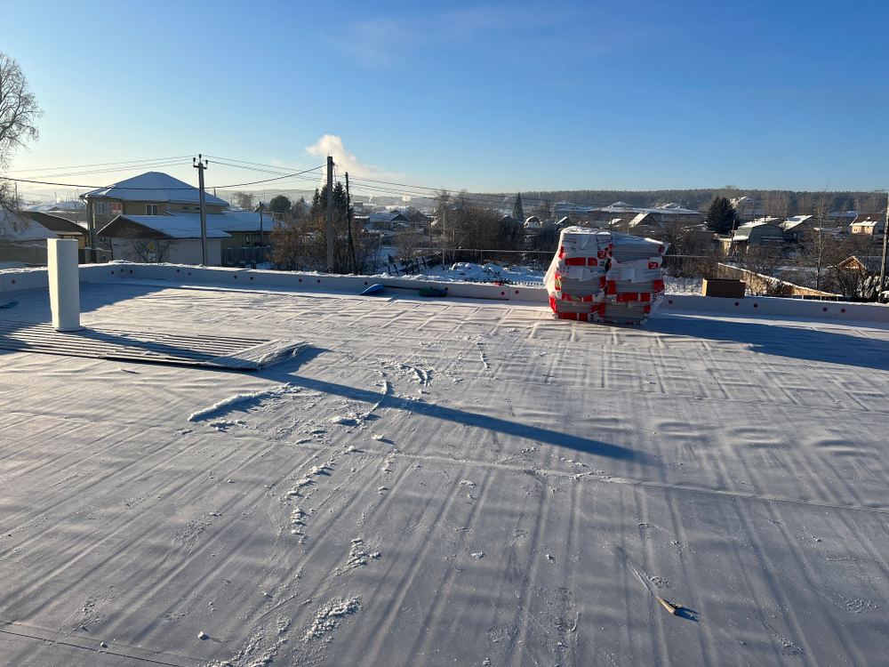 Поставка и монтаж плоской кровли из ПВХ мембраны (Система ТН СМАРТ) Магазин п. Бобровский
