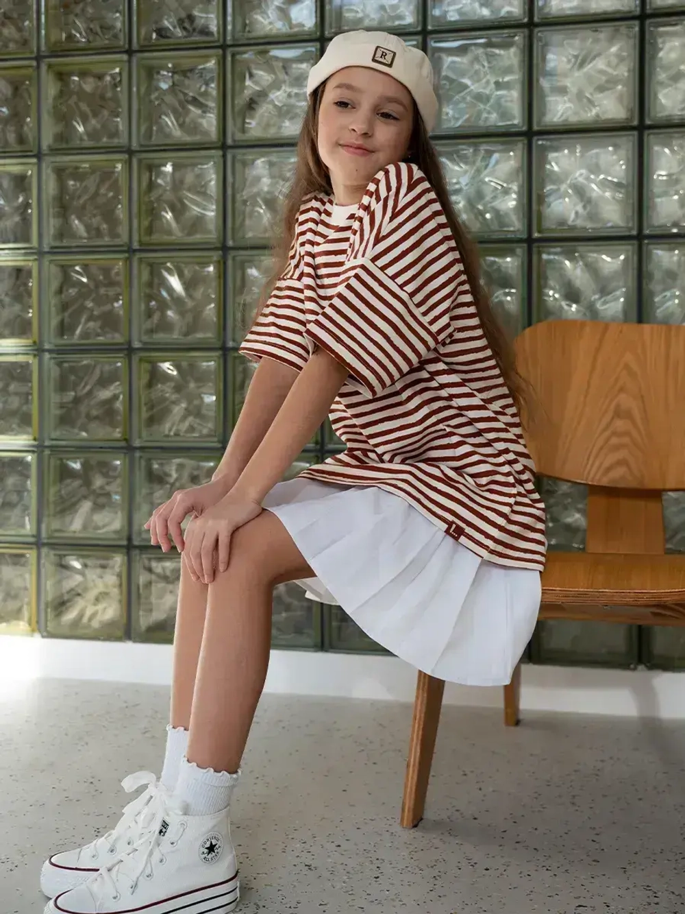 Футболка в коричневую полоску для девочки