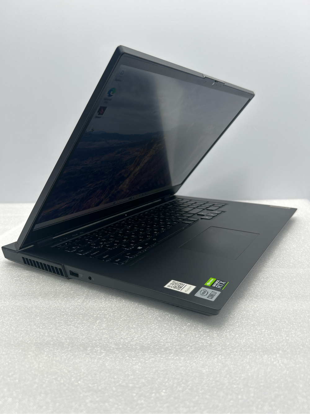 Ноутбук Lenovo Legion 5-17IMH05H (81Y800A6RK) 17,3"/Intel Core i7 10750H/RAM 16GB/SSD 512GB/GeForce RTX 2060/1920x1080/IPS 144Hz/DOS/Подсветка кл-ры LED/Черный. Состояние: Уценка/большой след. на матрице от клавиатуры