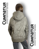 Куртка цвета хаки с высоким воротником и капюшоном