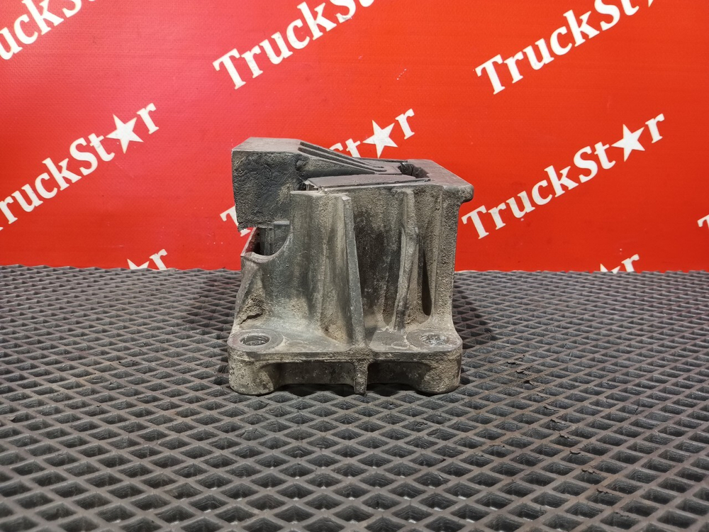 Подушка двигателя передняя