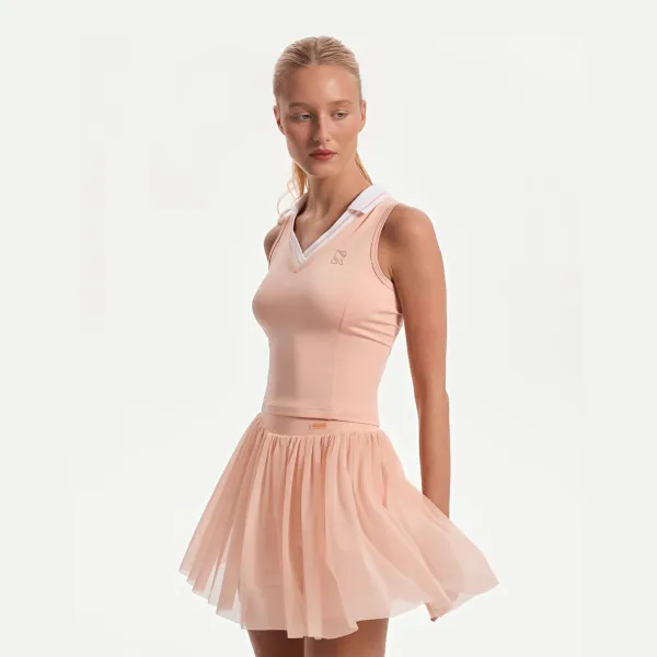 Невероятно нежные и стильные модели одежды от  бренда RAQUETA  уже доступны для заказа на сайте tennisfirst.ru.