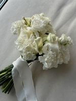 Свадебный букет из калл, диантусов, одноголовых роз,лизиантуса и маттиолы