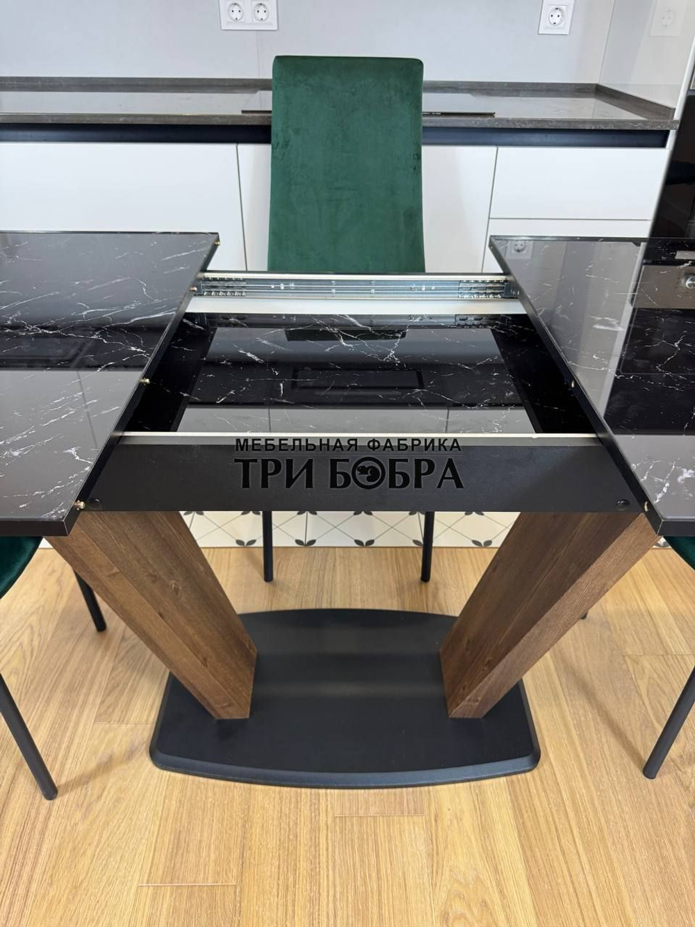 Кухонный раскладной стол "Прадо" черный мрамор и 4 стула Милан