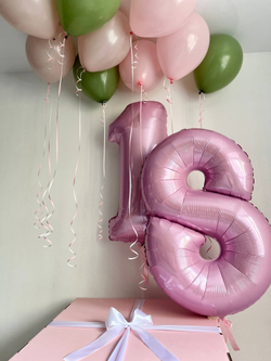 Воздушные шары на 18 лет девушке большая розовая коробка сюрприз №3544