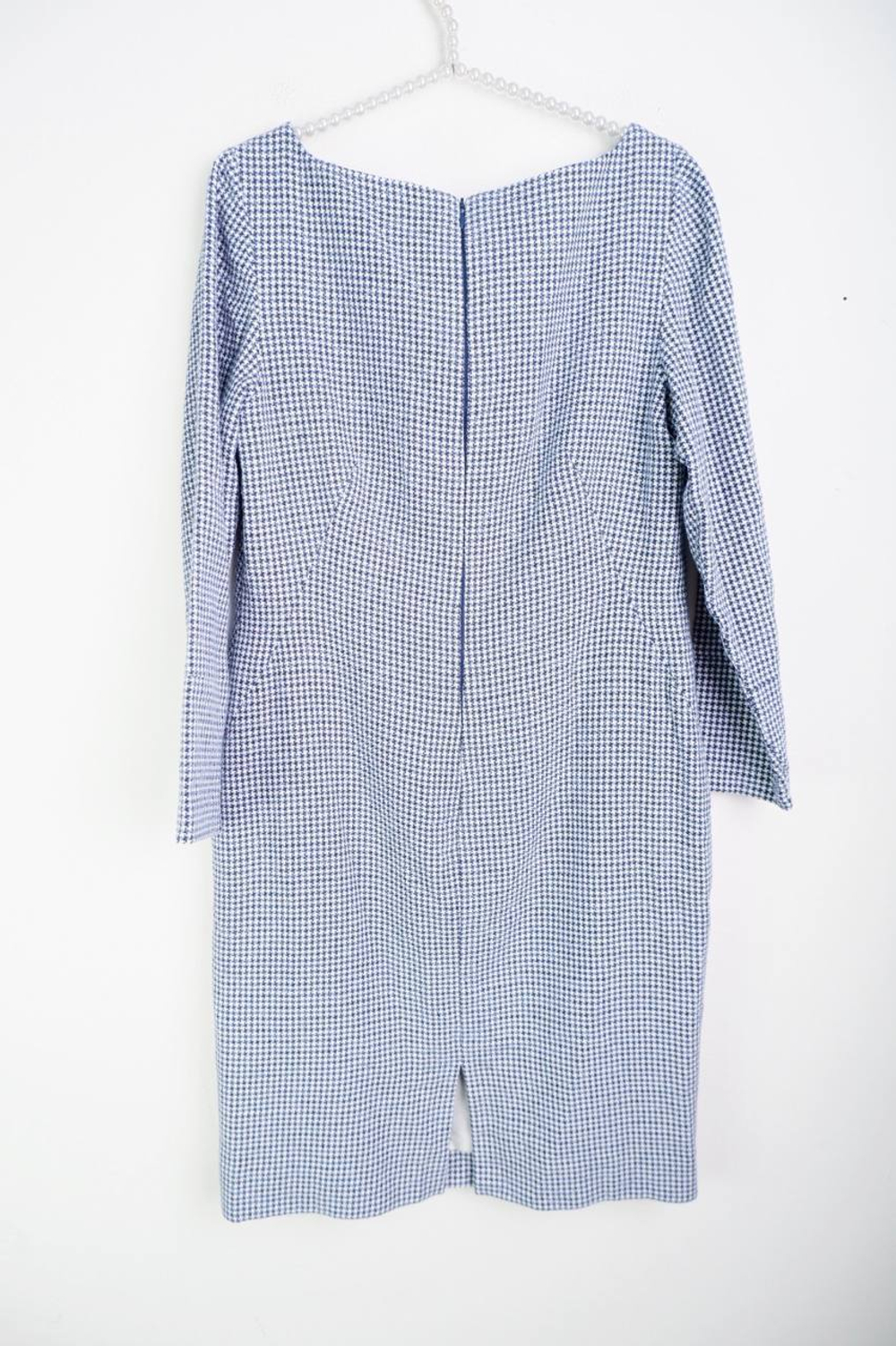 Платье для делового стиля, визуально на 46 размер