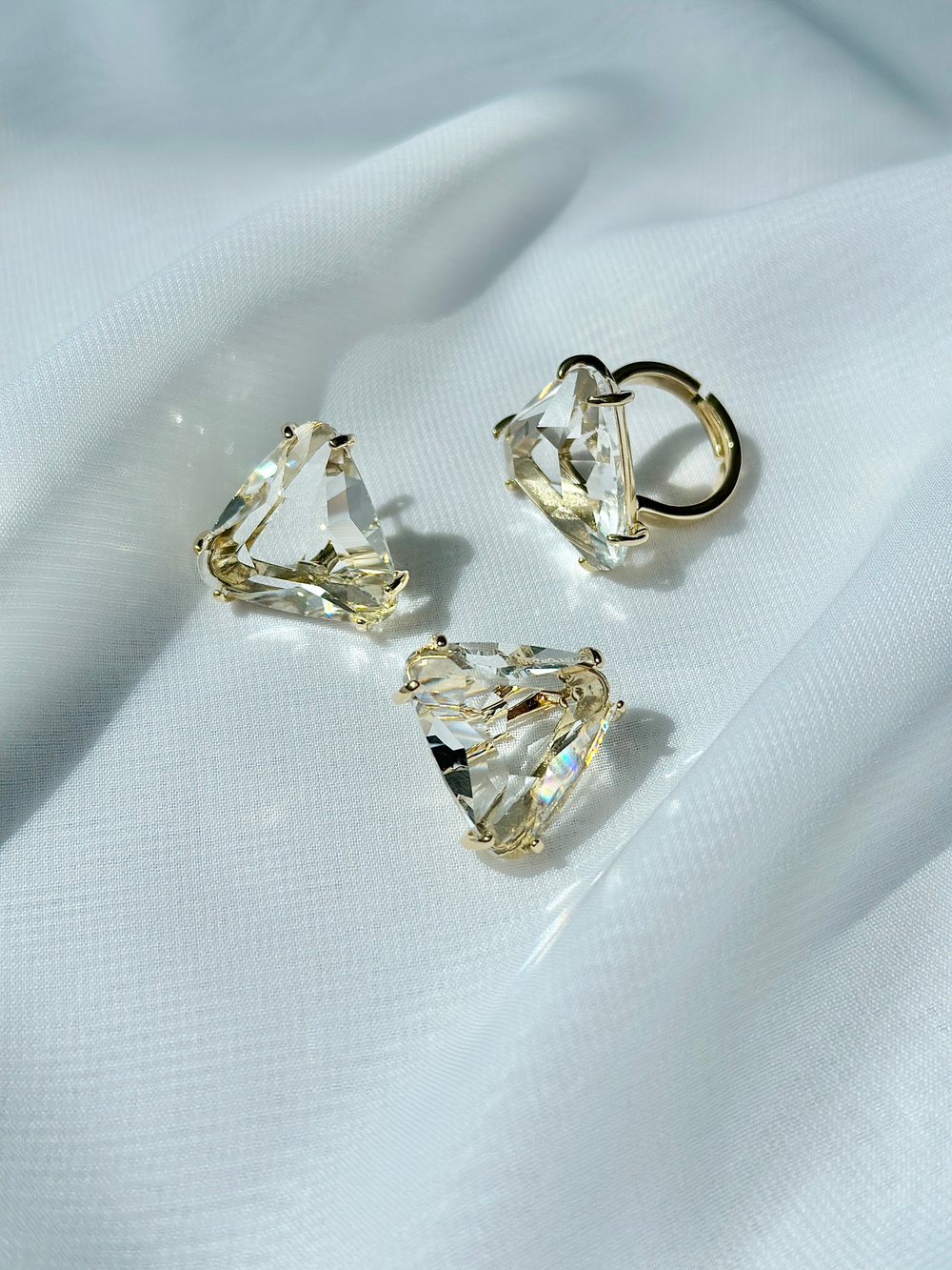 Серьги треугольники прозрачные кристаллы, фурнитура золото