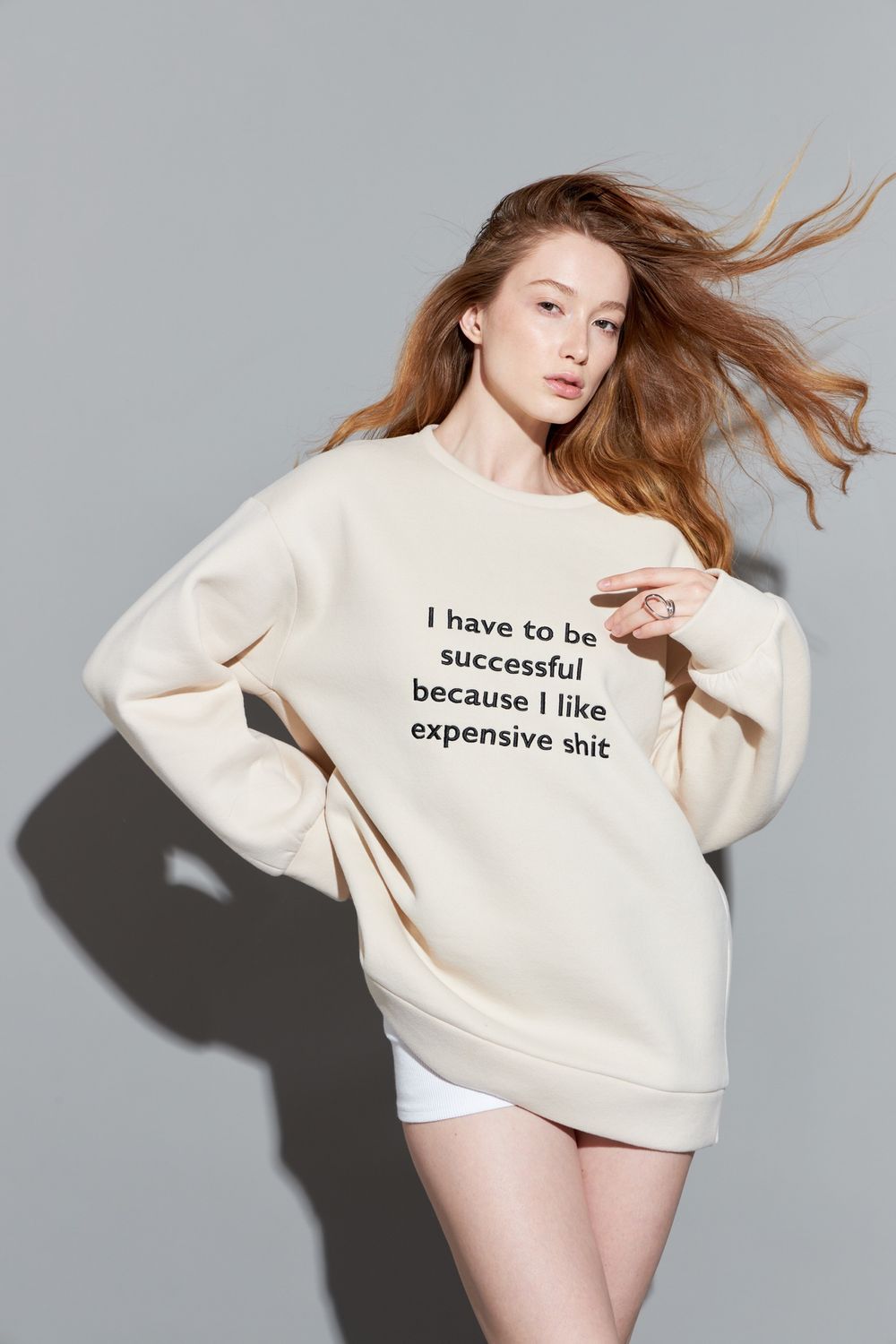 СВИТШОТ «EXPENSIVE SHIT» МОЛОЧНЫЙ