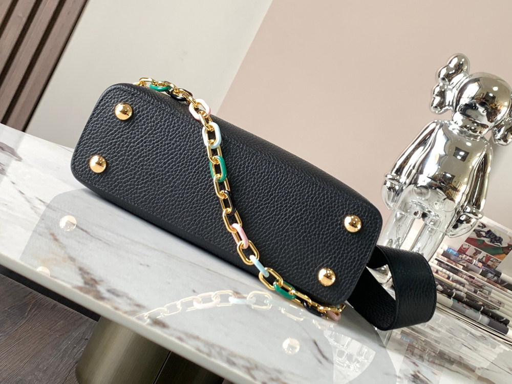 Louis Vuitton Capucines BB