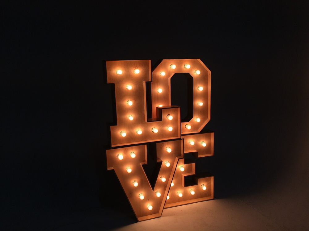 «LOVE»