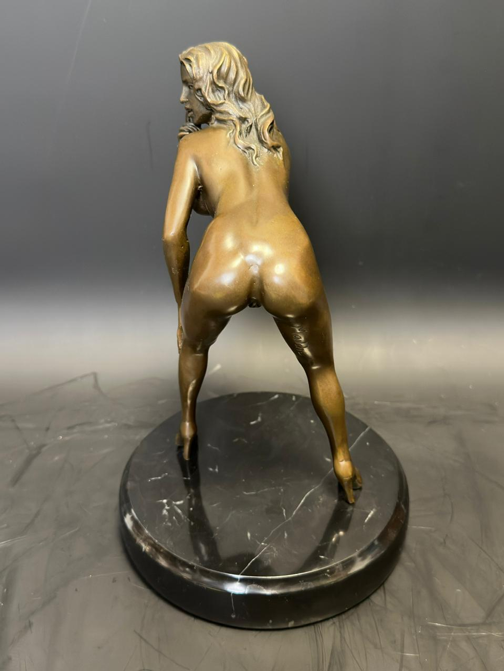 Бронзовая скульптура «Обнаженная»