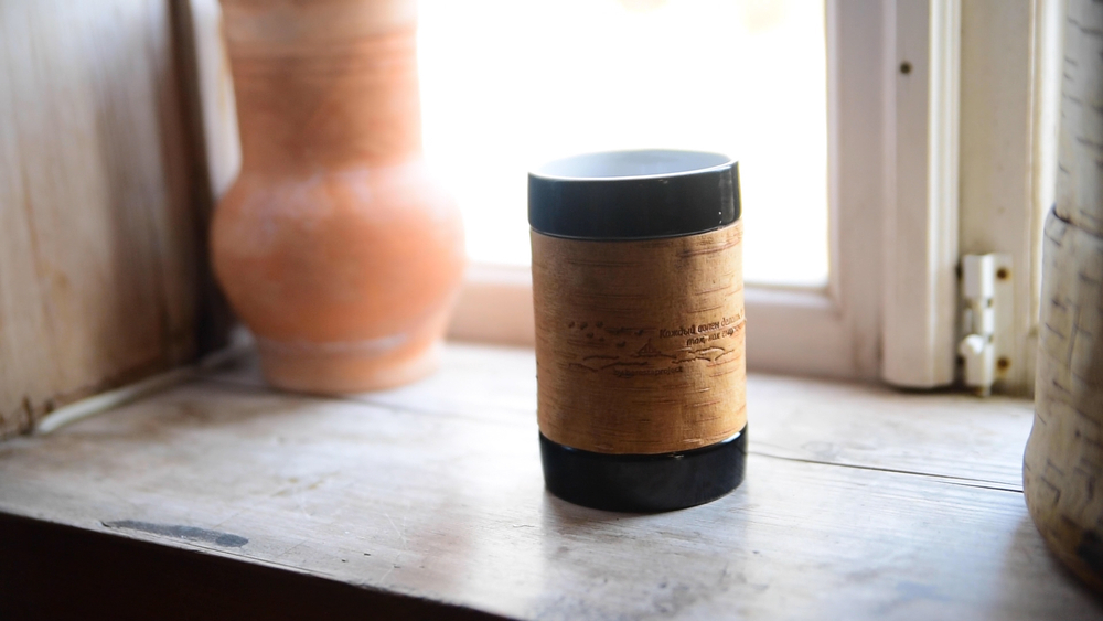 Кружка малая фарфоровая без ручки c берестой и с цитатами Чехова. Chekhov forever.