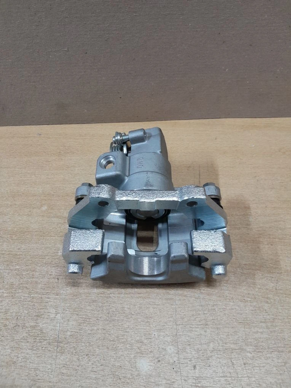 Суппорт задний правый LuxGen 7 44020MP110