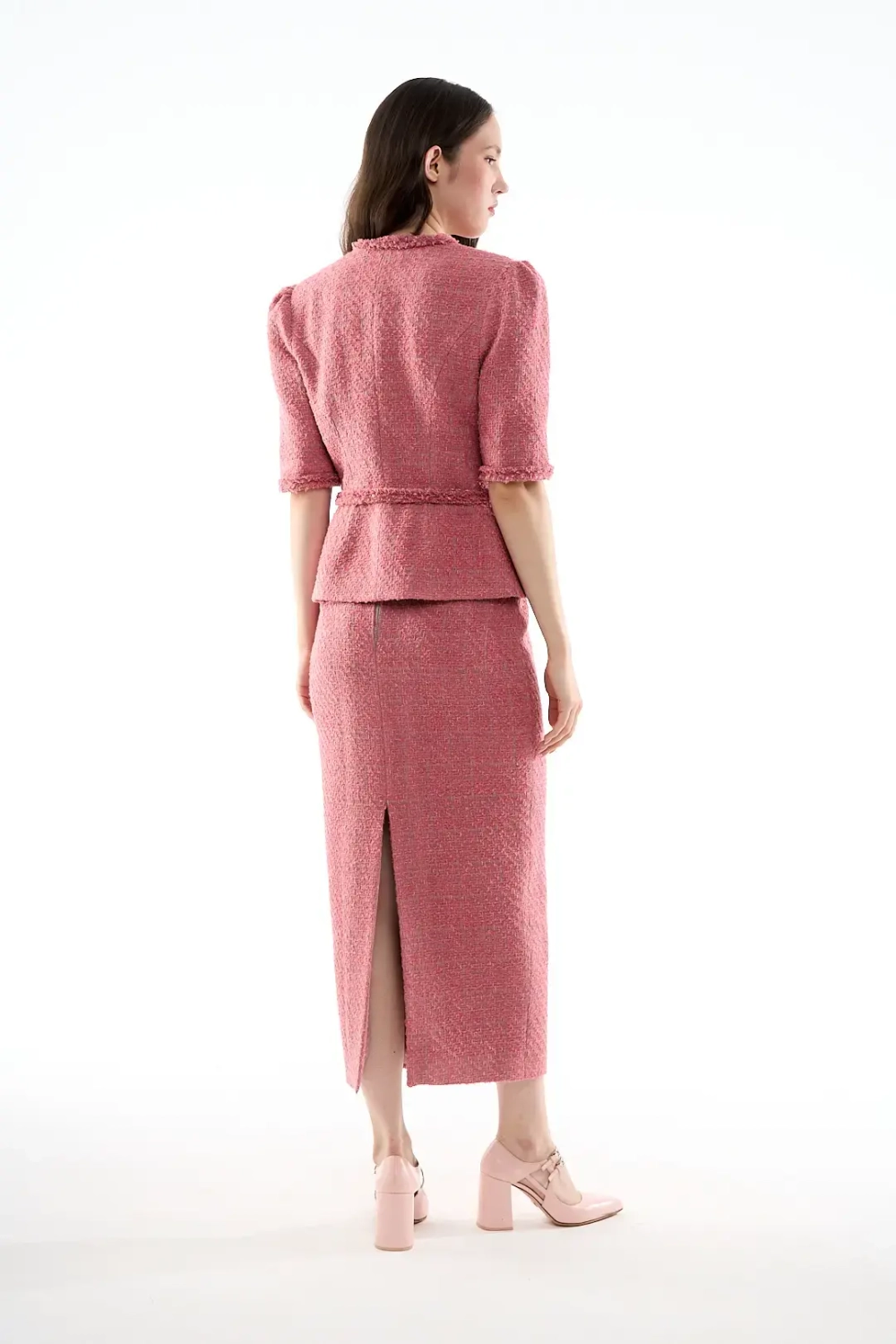 Жакет с объемными плечами и баской ягодный