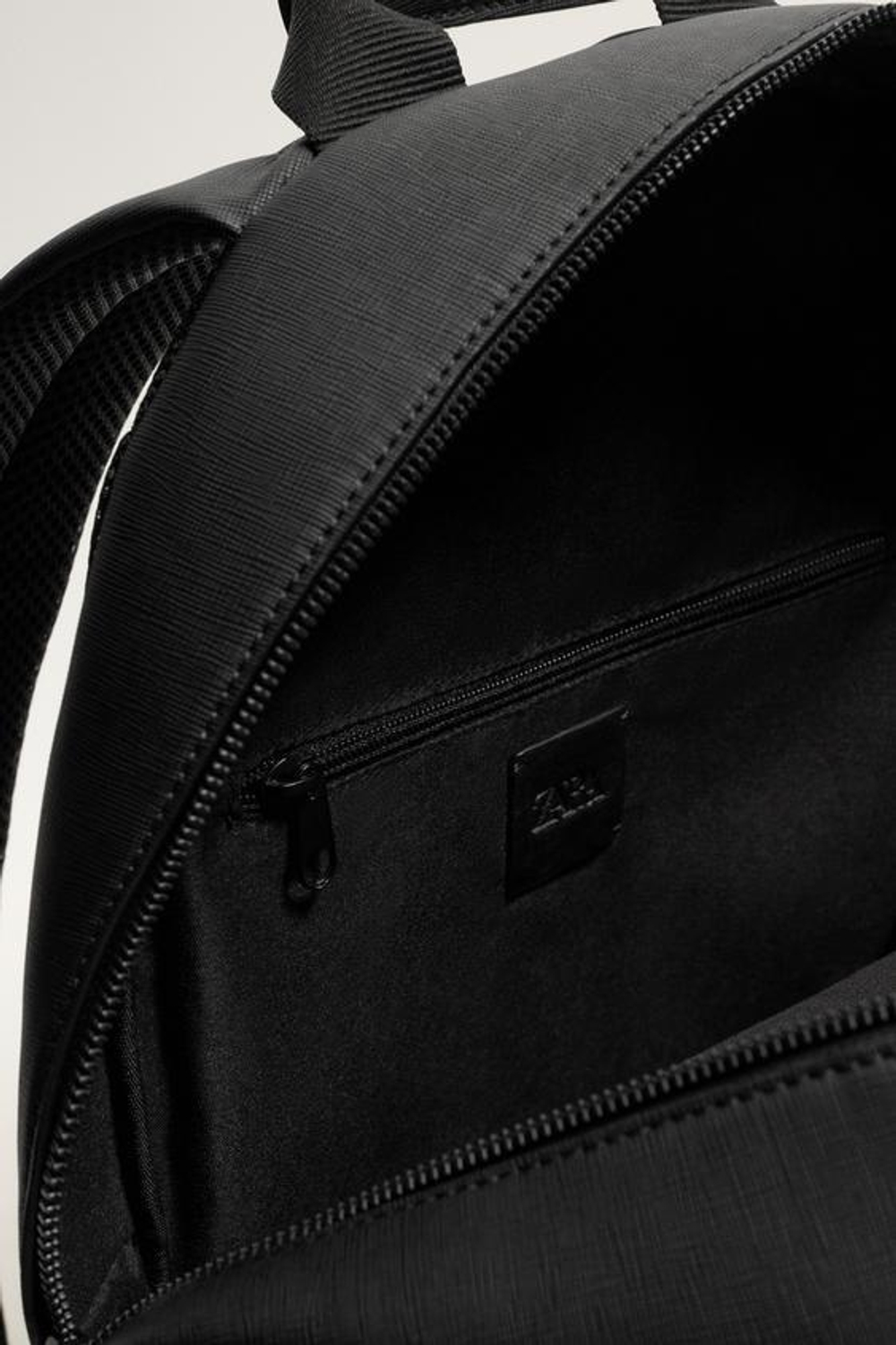 ZARA РЮКЗАК С ТИСНЕНИЕМ, ЧЕРНЫЙ