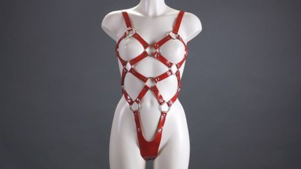 Комплект женский из лакированной кожи (Цвет: красный)