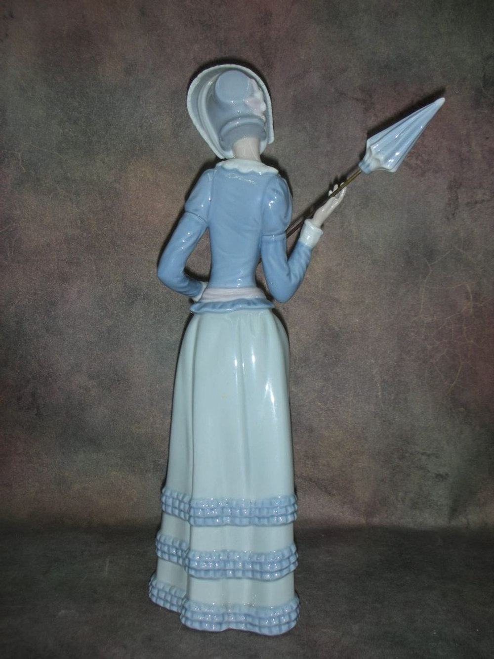 Статуэтка. Фарфор. Леди с зонтиком. Lladro. Испания