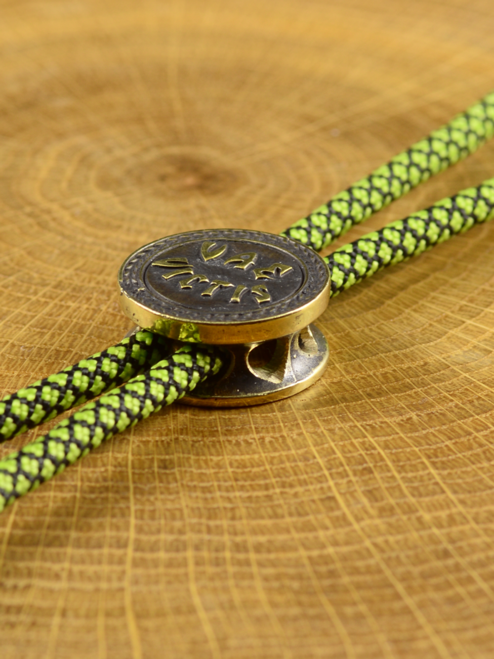 Бусина-вставка «Vae victis» из латуни