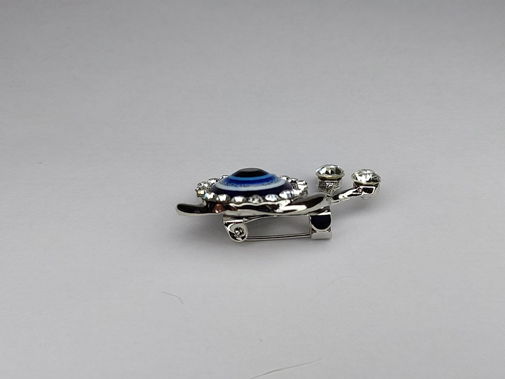 Брошка. Улитка. Глаз Фатимы. цвет " Серебро"