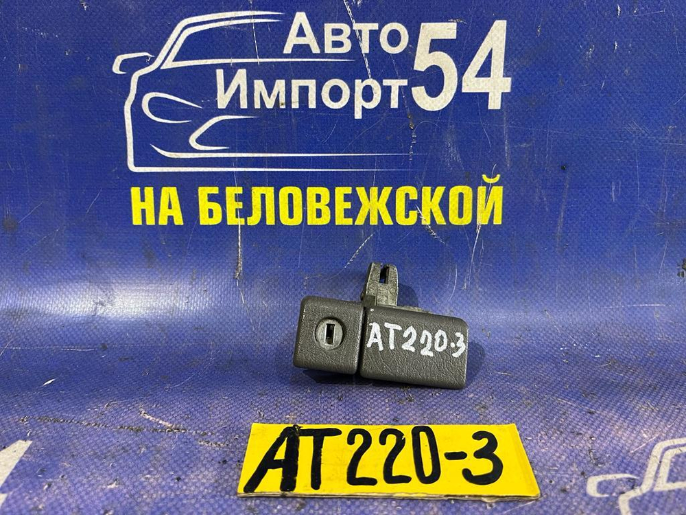 Бардачок пассажирский TOYOTA AVENSIS 1999