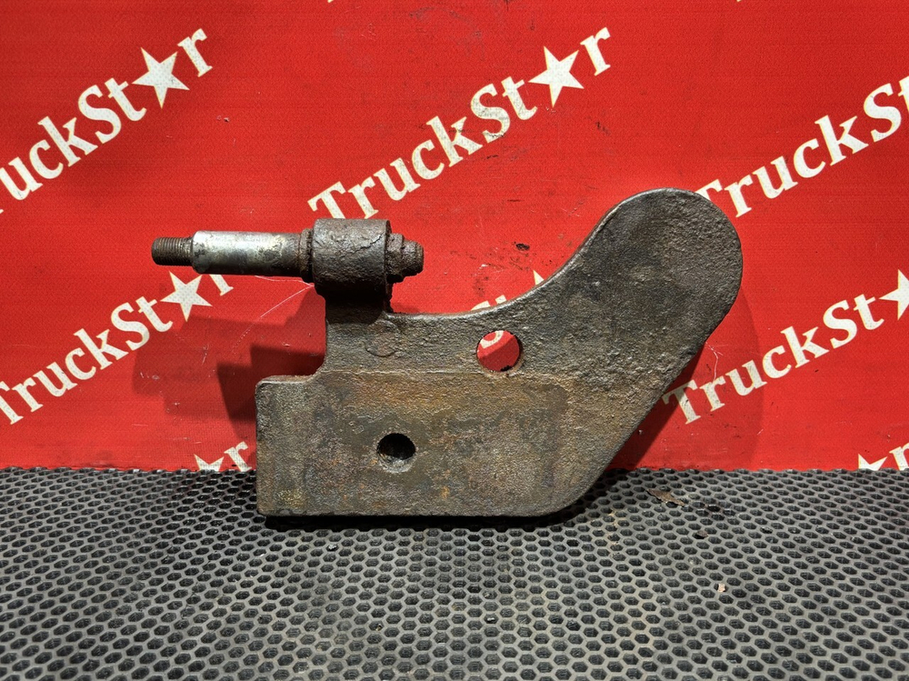 Кронштейн амортизатора нижний левый