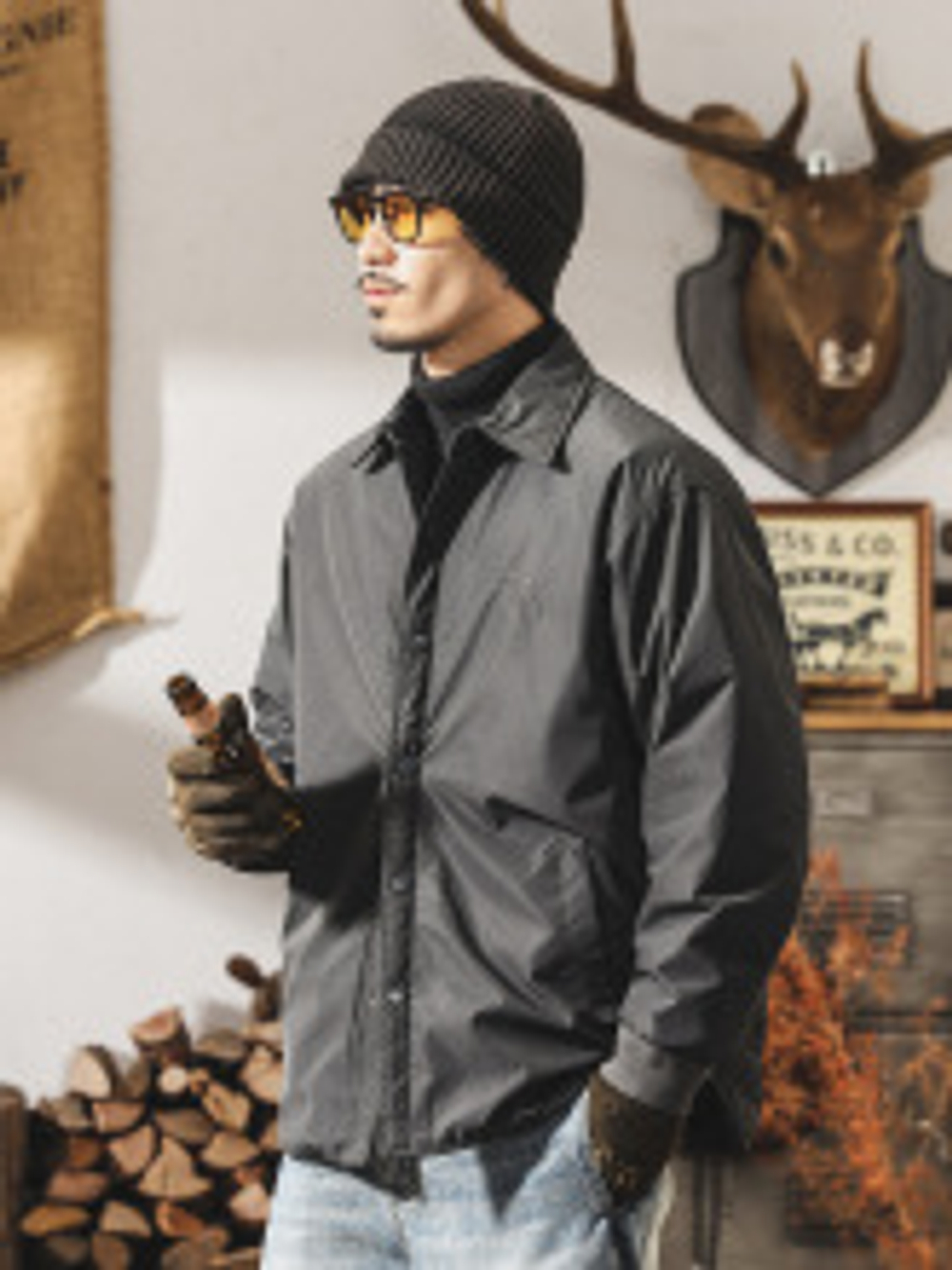 Легкая мужская куртка-пуховик с классическим воротником из белого утиного пуха 90%