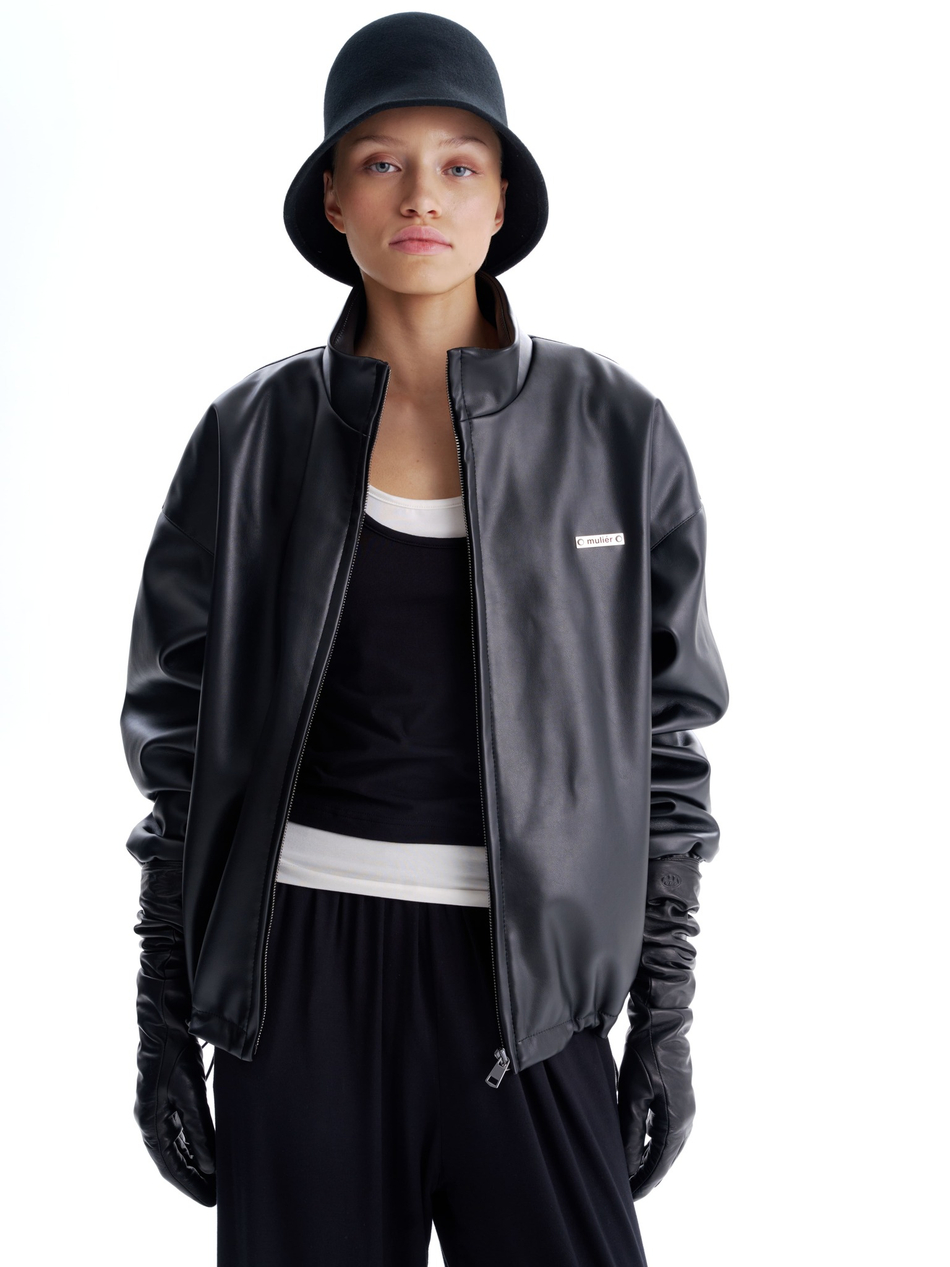 Бомбер из экокожи черный