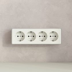 Розетка четверная с заземлением и со шторками Werkel Gallant W5072204